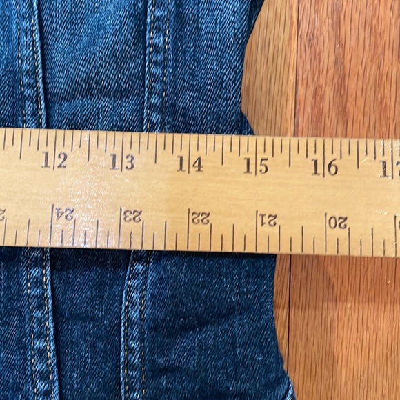 FRX Clothing Women’s Jean Jacket Size Medium Blue Fitted waist Made in USA - Picture 8 of 13